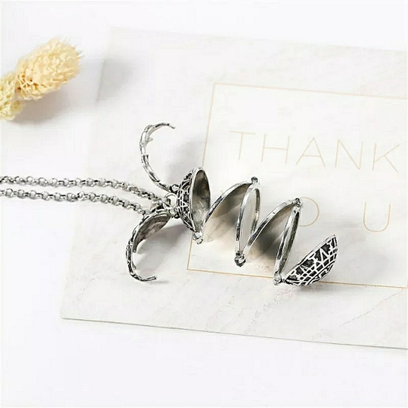 💗PERFECT GIFT💗 Angel Wing Keepsake Fold Out Photo Locket 🏆HP🏆 - Picture 4 of 5